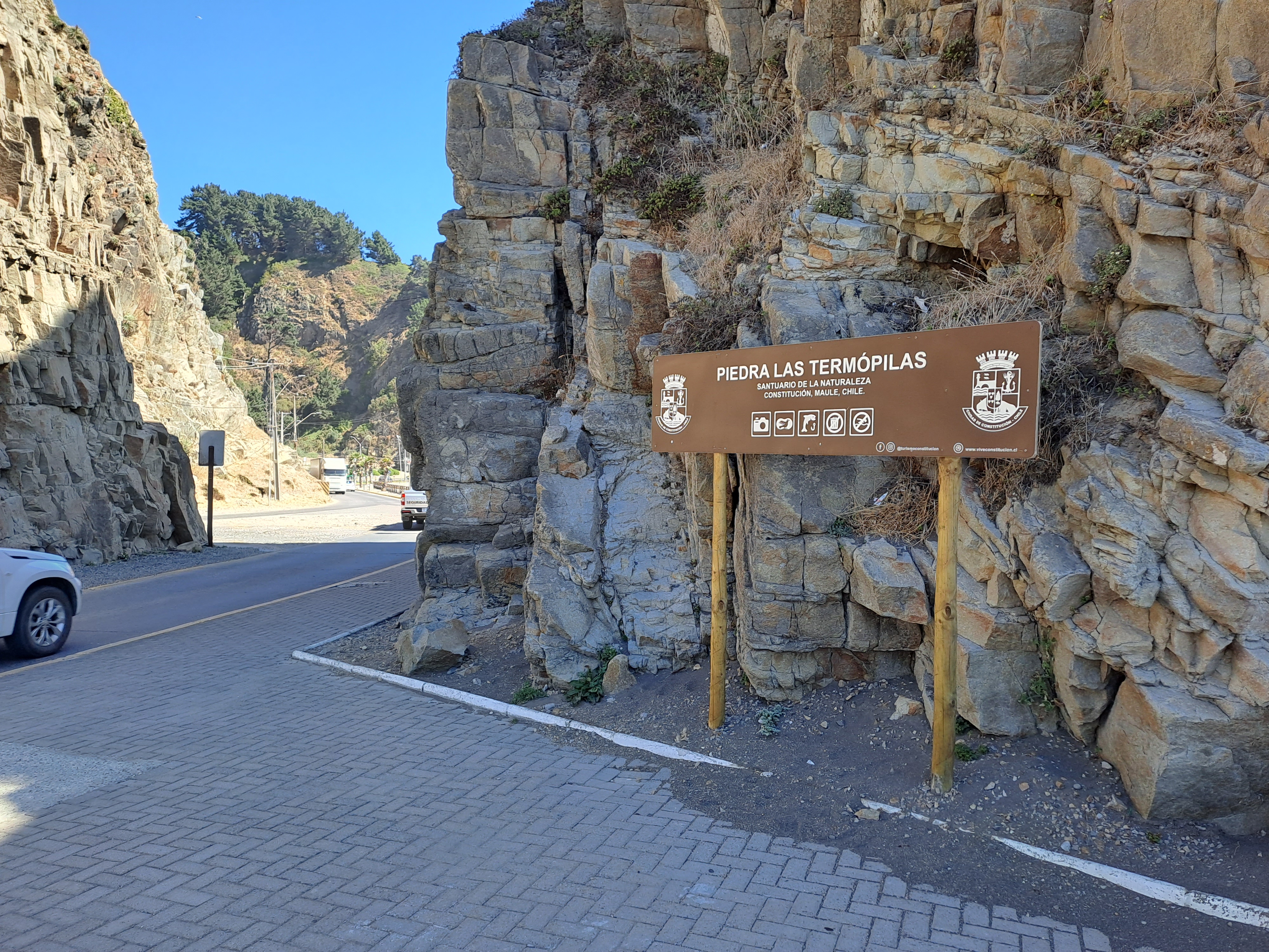 Fotografía del letrero indicando la piedra las termópilas